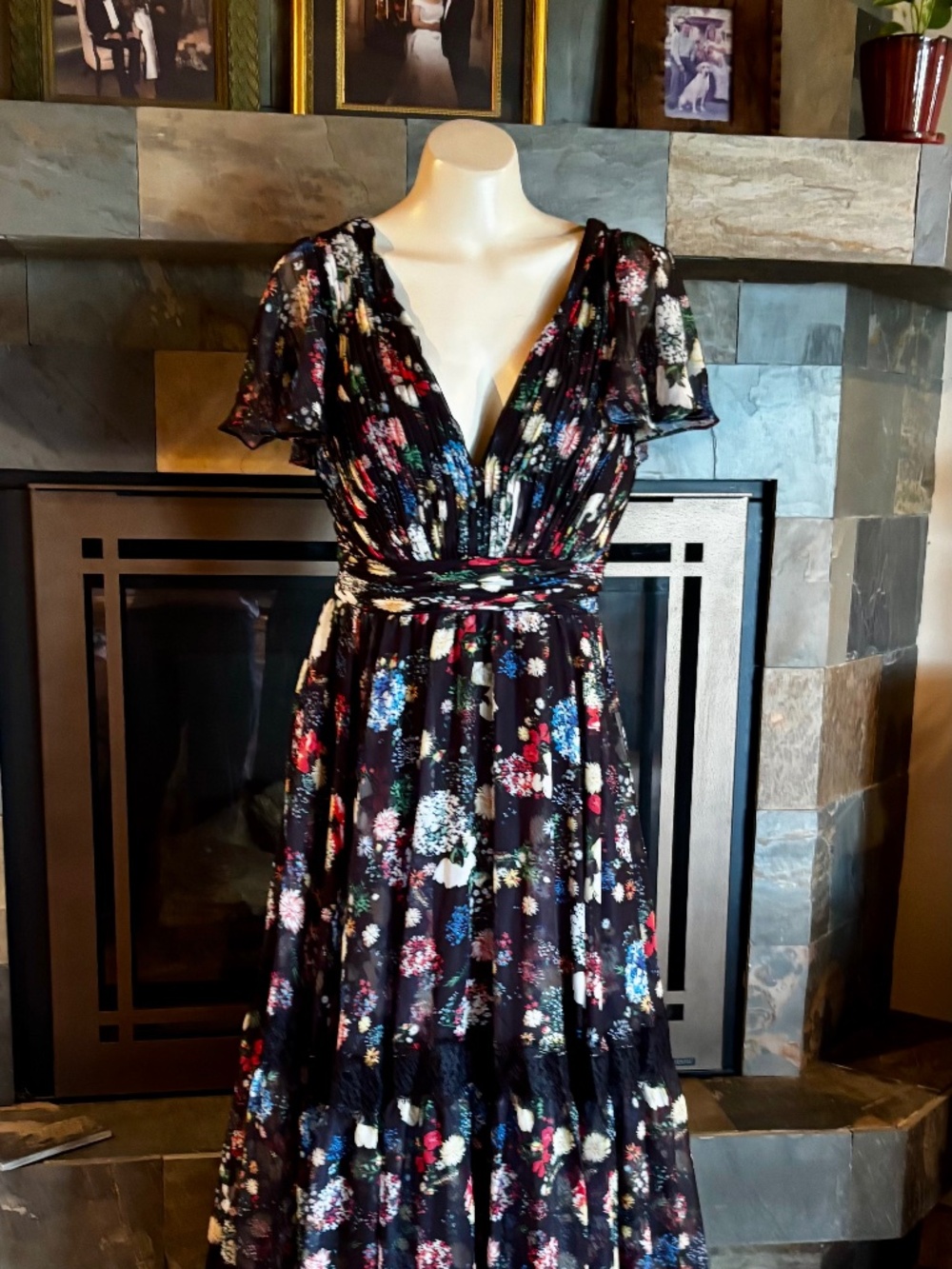 Mac Duggal Black Floral Floral V Neck Chiffon Flutter Sleeve Maxi Gown 8 Hemmed